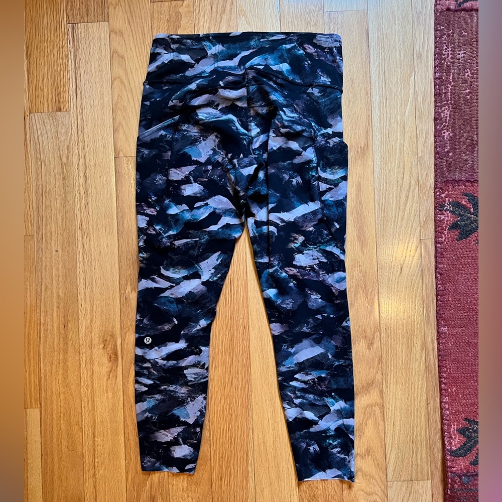 Lululemon HR Fast and Free run Crop leggings. Size 10, 23” length.